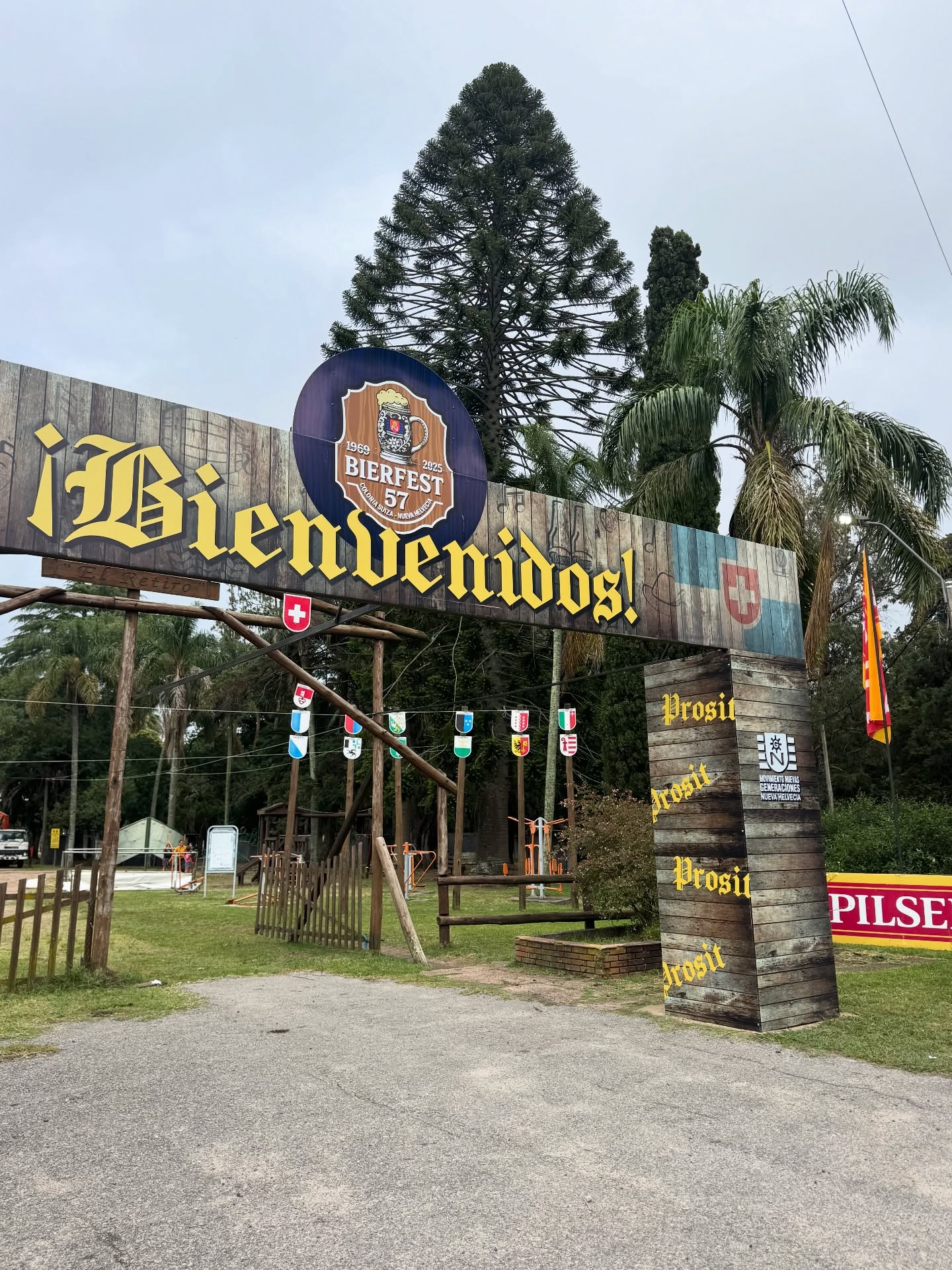 Entrada de la Bierfest Nueva Helvecia — ¡Bienvenidos!